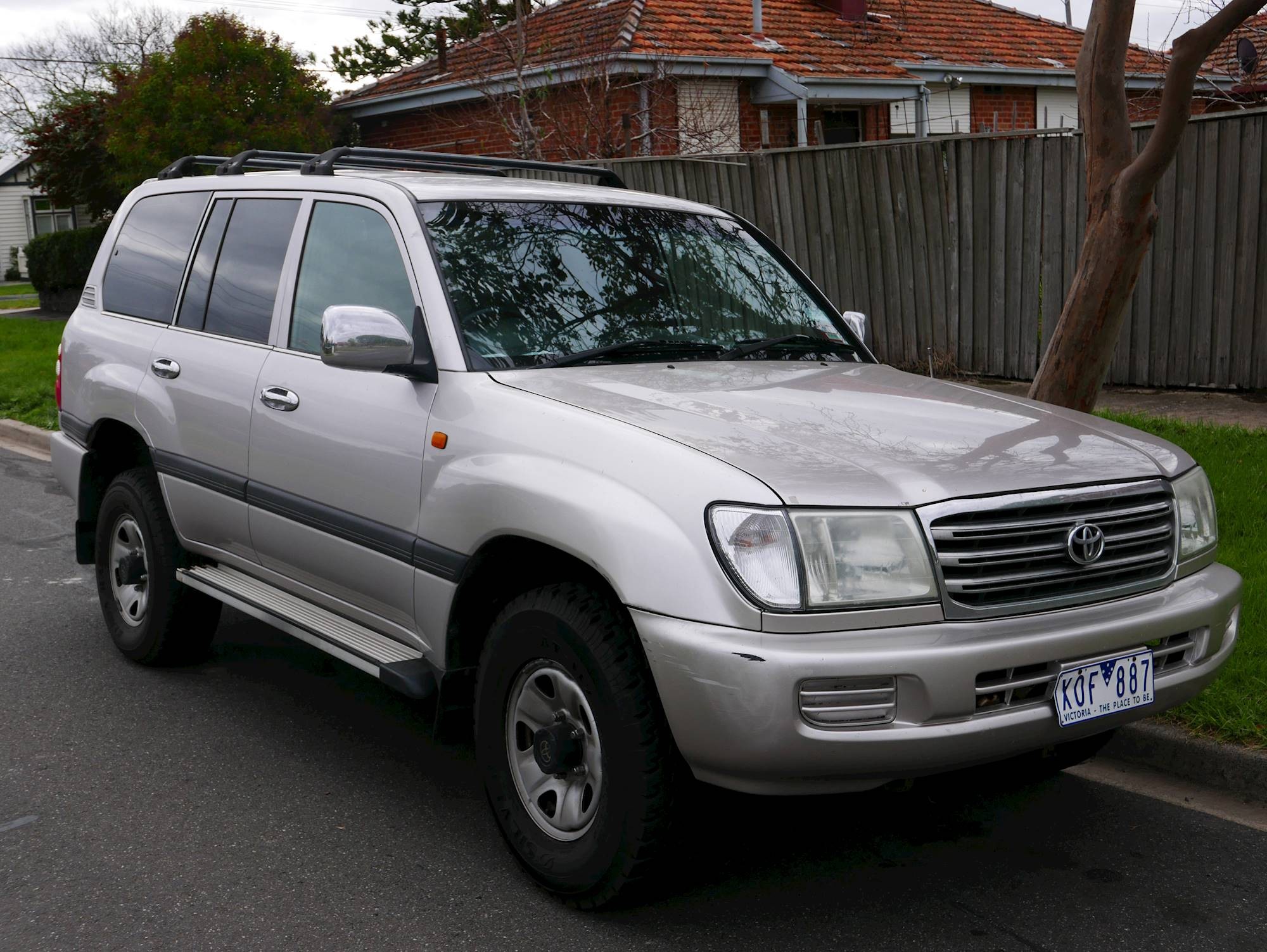 2004 TOYOTA LAND CRUISER